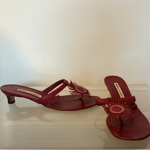 Rare red Manolo Blahnik kitten heels - Picture 2 of 5
